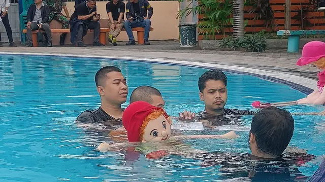 Rekonstruksi kasus pembunuhan anak artis Tamara Tyasmara, Raden Andante Khalif Pramudityo alias Dante (6), Rabu (28/2/2024).  Reka adegan memperagakan detik-detik Dante ditenggelamkan oleh tersangka Yudha Arfandi alias YA (33).