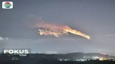 Gunung Agung erupsi pada Senin (2/7) malam, yang disertai dentuman keras dan lontaran batu. Pengungsi kebingungan karena jumlah posko yang minim.