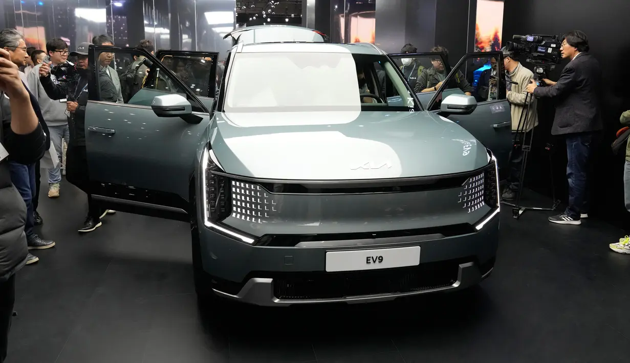 Hyundai dan Kia akan memamerkan produk terbaru mereka, Hyundai Ioniq 7 dan Kia EV9. Secara khusus, SsangYong Motor, yang kembali setelah tiga tahun, akan meluncurkan Torres EVX.