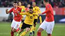 Aksi pemain timnas Belgia, Eden Hazard saat melawan tuan rumah Swiss pada laga Nations League yang berlangsung di stadion Swissporarena, Senin (19/11). Timnas Belgia kalah 2-5. (AFP/Fabrice Coffrini)