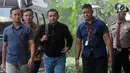 Ajudan Gubernur Aceh Irwandi Yusuf, Hendri Yusrizal (tengah) tiba di Gedung KPK, Jakarta, Rabu (4/7). Hendri diperiksa terkait dugaan suap dana otonomi khusus Aceh tahun 2018. (Merdeka.com/Dwi Narwoko)