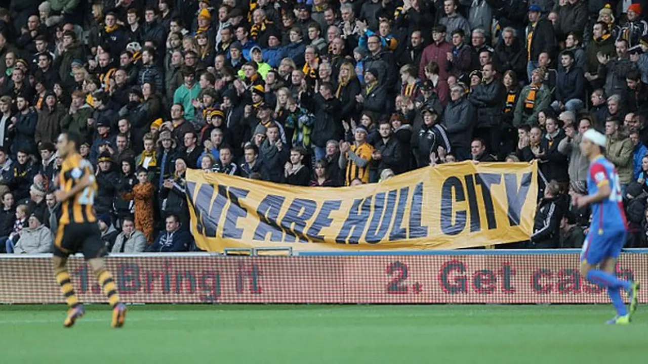 hull-fans-131212b.jpg