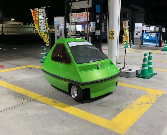 Kendaraan Unik yang Isi Bensin di SPBU (Instagram/@cursed.image5)