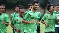 Persebaya saat sesi latihan. (Bola.com/Aditya Wany)