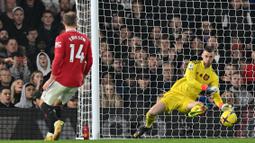 David de Gea saat ini masih berstatus tanpa klub dan kandidat terkuat untuk menggantikan Nick Pope. Kiper asal Spanyol tersebut tidak diperpanjang kontraknya oleh Manchester United pada akhir musim lalu setelah 12 tahun di Old Trafford. Sudah sangat paham atmosfer Liga Inggris, De Gea nampaknya cocok bermain untuk The Magpies disisa akhir musim ini. (AFP/Glyn Kirk)