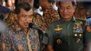 Penandatanganan MoU ini dilakukan antara Ketua PMI, Jusuf Kalla dan Panglima TNI Moeldoko di GOR Ahmad Yani Mabes TNI Cilangkap Jakarta, Kamis (11/12/2014). (Liputan6.com/Miftahul Hayat)
