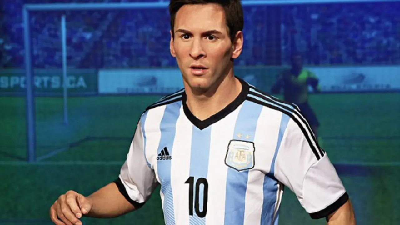 Patung lilin Lionel messi