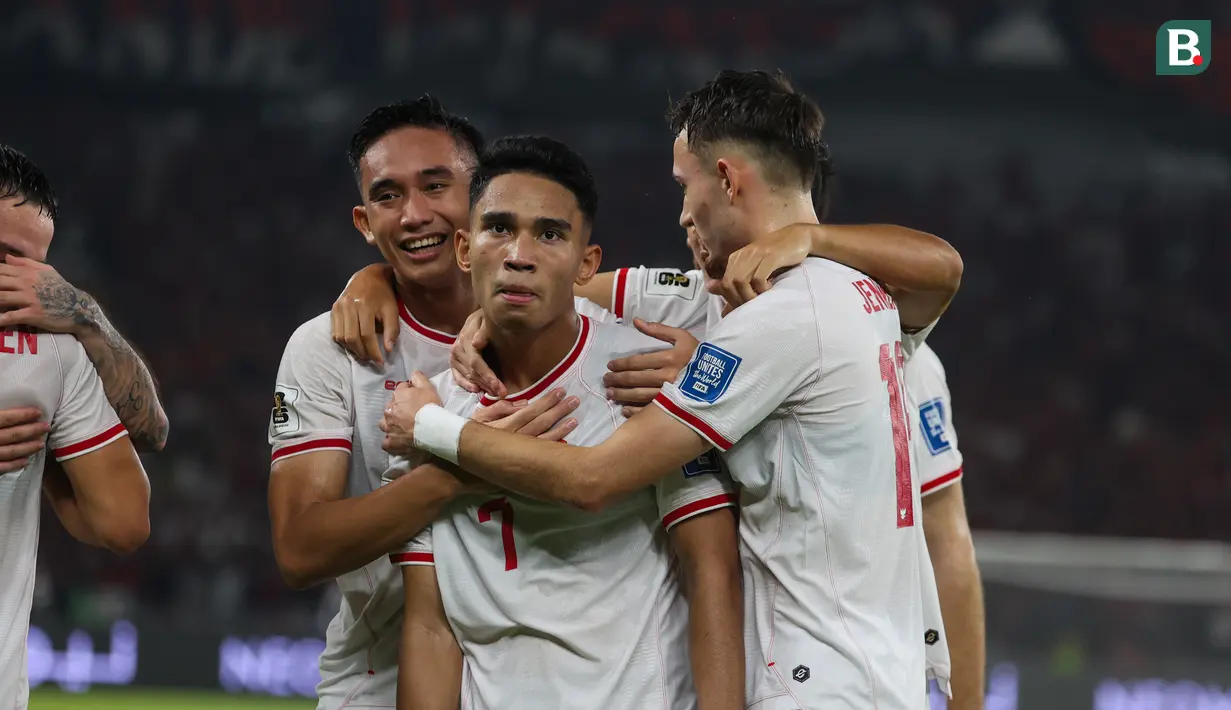 <p>Gelandang Timnas Indonesia, Marselino Ferdinan, mencetak gol ke Gawang Arab Saudi pada matchday 6 Kualifikasi Piala Dunia 2026 Zona Asia di Stadion Utama Gelora Bung Karno (SUGBK), pada Selasa (19/11/2024) malam WIB. (Bola.com/Abdul Aziz)</p>