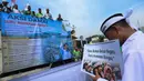 Ratusan tenaga pengajar dan pendidik yang tergabung dalam Perkumpulan Guru Madrasah Indonesia menggelar aksi unjuk rasa di depan Gedung MPR/DPR/DPD RI, Jakarta, Rabu (11/2/2026). Tampak dalam foto, para guru madrasah swasta dari berbagai daerah di Indonesia saat melakukan aksi unjuk rasa di depan Gedung MPR/DPR/DPD RI, Jakarta, Rabu (11/2/2026). (Kapanlagi.com/Budy Santoso)