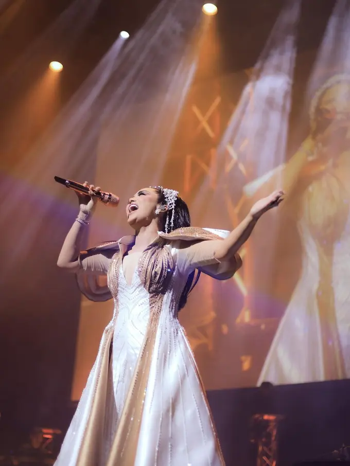Kris Dayanti konser di Singapura (Instagram/krisdayantilemos)
