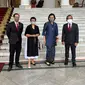 Penampilan 4 Menteri Saat Sambut PM Malaysia, Menlu Retno Marsudi Pakai Sepatu Beda Warna. (dok.Instagram @smindrawati/https://www.instagram.com/p/CWFsi-RJbSb/Henry)