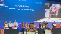 Penandatanganan Memorandum of Understanding (MoU) antara eksportir Indonesia dengan pembeli (buyer) dari 22 negara dalam Trade Expo Indonesia (TEI) ke-41. (Liputan6.com/Rachel)