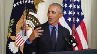 Mantan Presiden AS Barack Obama memberikan sambutan tentang Undang-Undang Perawatan Terjangkau dan Medicaid di East Room Gedung Putih, 5 April 2022. Ini adalah kali pertama Obama kembali ke Gedung Putih sejak meninggalkan kantor itu pada 2017. (MANDEL NGAN / AFP)