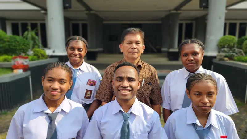 ADEM dan ADik Jadi Program Kemendikbudristek Pendidikan di Papua - News  Liputan6.com