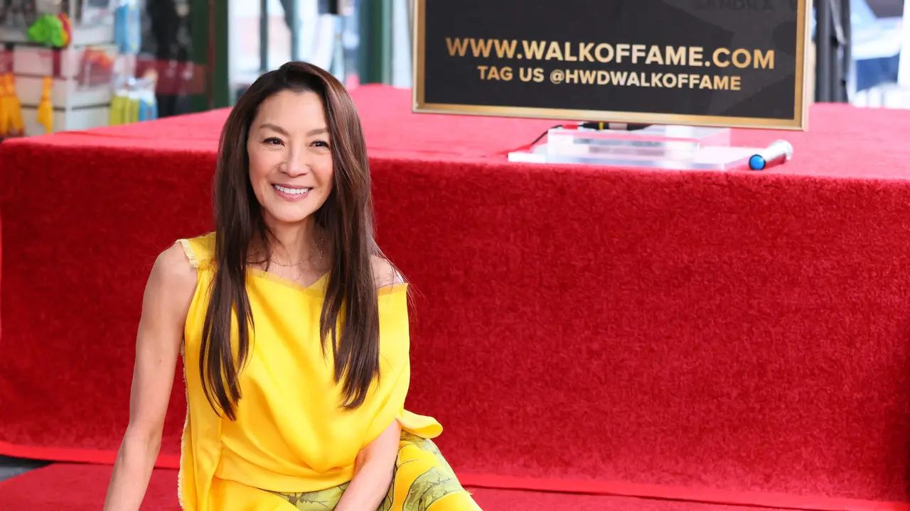 Michelle Yeoh dapat Hollywood Walk of Fame. (JEAN BAPTISTE LACROIX / AFP)