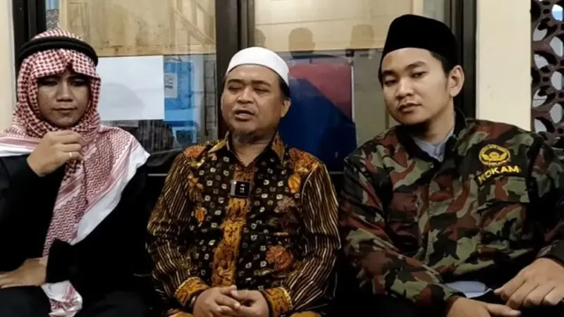 Anggota Majelis Tarjih dan Tajdid PP Muhammadiyah, Endang Mintarja dan Marcel Radhival atau pesulap merah. (Foto: muhammadiyah.or.id/Liputan6.com)