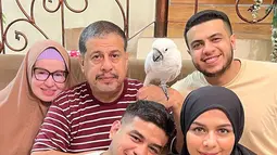 Deretan Momen Hangat Selebgram Fadil Jaidi Bersama Keluarganya