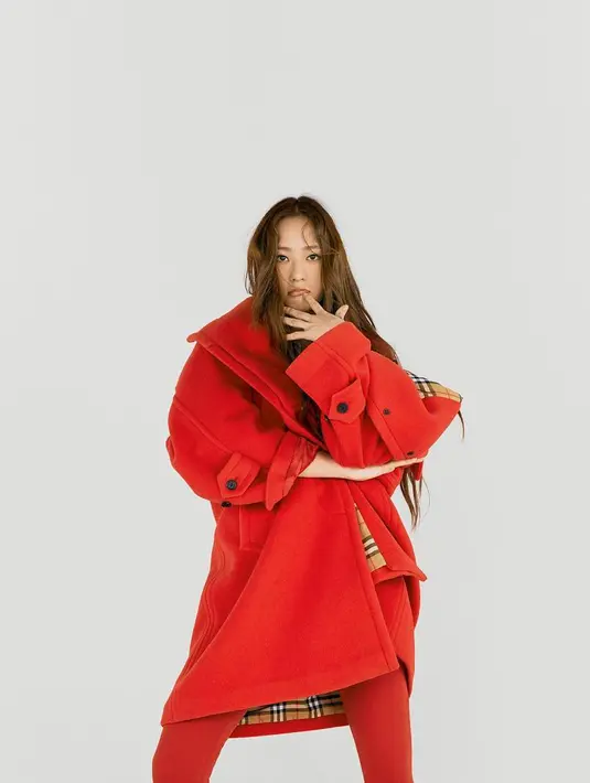 "Kebebasan itu adalah hal yang sering kucari. Meski punya kebebasan yang singkat, aku akan sering pergi ke luar negeri," ujarnya. (Foto: instagram.com/vousmevoyez)