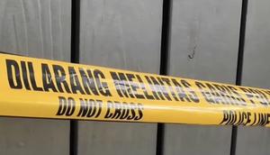 Lokasi kejadian penusukan sudah diberikan garis polisi (Foto: Reza Effendi/Liputan6.com)