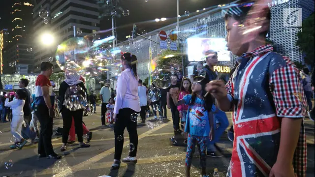 FOTO: Ribuan Warga Tumpah Ruah di Car Free Night Jakarta