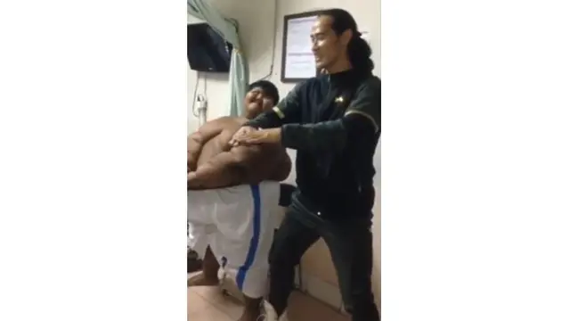Begini potret Arya saat masih mengalami obesitas, ia berlatih olahraga dengan Ade Rai.