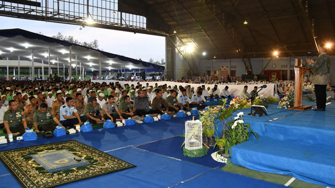 Panglima TNI: Bersedekah Itu Tidak Perlu Menunggu Banyak Harta