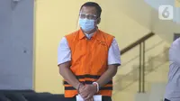 Menteri Kelautan dan Perikanan non aktif, Edhy Prabowo usai menjalani pemeriksaan di Gedung KPK Jakarta, Jumat (4/12/2020). Sebelumnya, Edhy ditangkap dan ditahan KPK sebagai tersangka dugaan suap penetapan calon eksportir benih lobster pada Rabu (25/11). (Liputan6.com/Helmi Fithriansyah)