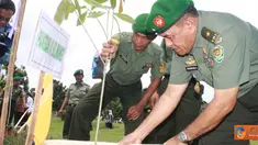 Citizen6, Banten: Jenis kegiatan yang dilaksanakan pada kegiatan pencanangan ini meliputi pelayanan KB, pelayanan kesehatan, pemberian bantuan sosial, khitanan massal, dan penanaman pohon. (Pengirim: Pendam3)