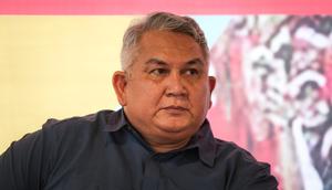 Dewan Pengawas PN-SSI (Presidium Nasional Suporter Sepak Bola Indonesia), Tauhid Indrasjarief atau sering disapa Bung Ferry menghadiri acara diskusi suporter Timnas Indonesia menyambut Piala Dunia U-20 2023 di Pulau Dua Senayan, Jakarta, Jumat (24/03/2023). Acara yang betajuk Suara Suporter tersebut diselenggarakan oleh Presidium Nasional Suporter Sepak Bola Indonesia (PN-SSI). (Bola.com/Bagaskara Lazuardi)