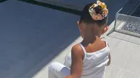 Stormi Webster, putri Kylie Jenner, dengan tas tangan keluaran Louis Vuitton. (dok. Instagram @kyliejenner/https://www.instagram.com/p/CCq1vCvnyWA/)
