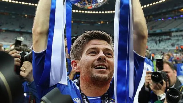 Steven Gerrard Raih Liga gelar Liga Champions