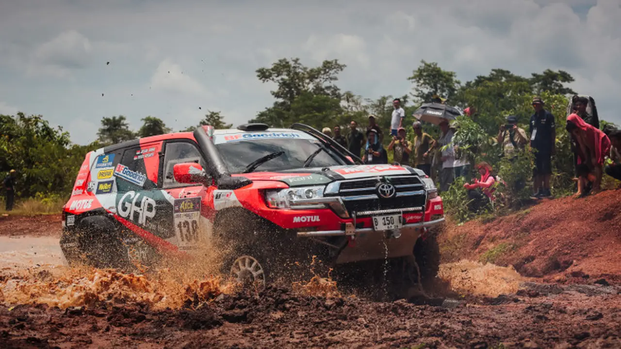 Land Cruiser 200 yang telah dimodifikasi untuk ajang AXCR 2023 (Dok Jejelogy GHP Law Firm)