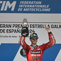 Pembalap Ducati Lenovo Team, Francesco Bagnaia, berhasil meraih podium juara pada MotoGP Spanyol 2024 di Sirkuit Jerez, Minggu (28/4/2024) malam WIB. (AFP/JORGE GUERRERO)