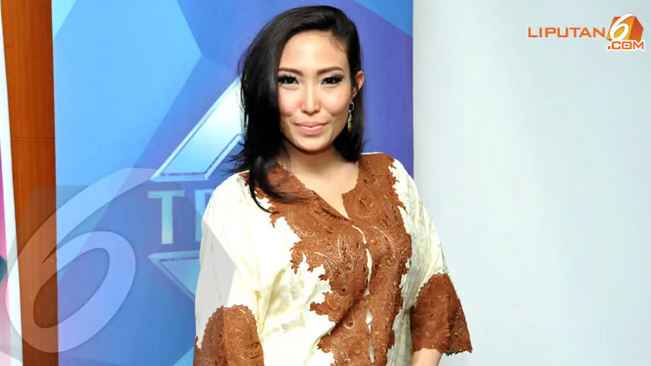 ayu-dewi-130820c.jpg