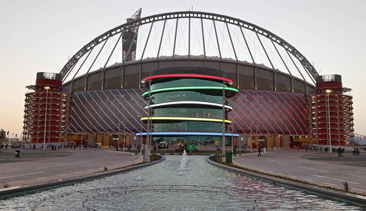 <p>Stadion Internasional Khalifa terletak di ibu kota Qatar, Doha. Stadion ini dibangun pada 1976 dan direnovasi pada 2005 serta 2014-2017. Renovasi terakhir dilakukan untuk menyambut Piala Dunia 2022. (AFP/Karim Jaafar)</p>