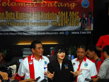 Penyanyi Indah Dewi Pertiwi diangkat menjadi duta anti narkoba oleh Badan Narkotika Nasional. Selasa (3/6/2014) (Liputa6.com/Miftahul Hayat)
