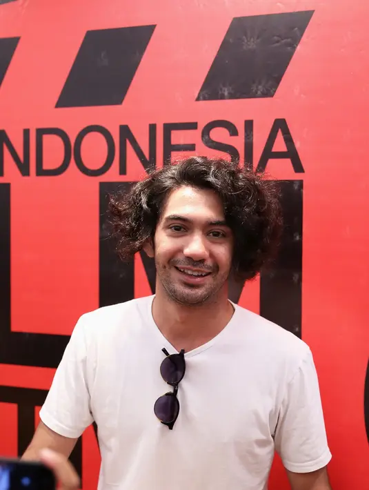 "Kalau saya lagi puasa dan sedang bersama ibu, saya sering ingatkan untuk makan siang, 'Ma, makan siang Ma'. Maksud saya, silakan saja makan jika ingin makan. Terus mama jawab, 'Ah entar aja ah, nunggu kakak buka'. Ya alhamdulillah," kata Reza.