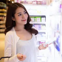 Ilustrasi belanja skincare/copyright shutterstock By comzeal images