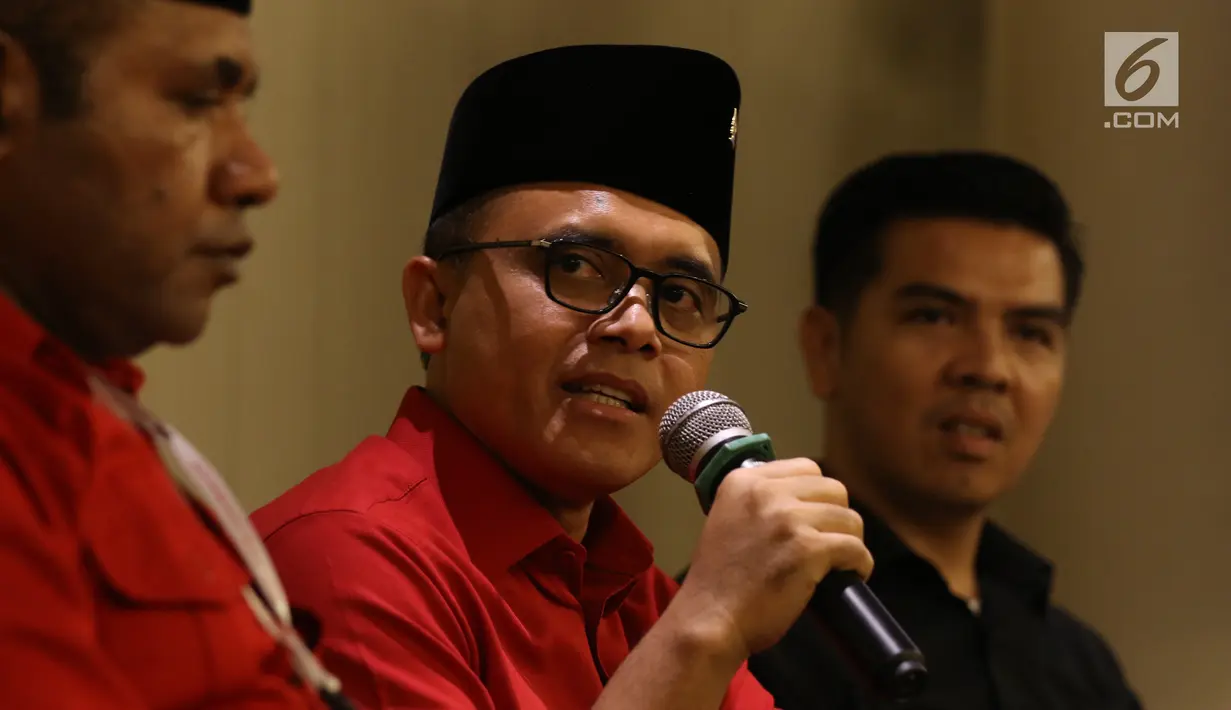 Bupati Banyuwangi Abdullah Azwar Anas menjadi pembicara dalam serial diskusi dalam rangkaian Kongres PDI P ke V di Sanur, Bali, Jumat (9/8/2019). Diskusi tersebut membahas "Kepala Daerah Bongkar Rahasia PDI Perjuangan Menang Dalam Pilkada. (Liputan6.com/Johan Tallo)