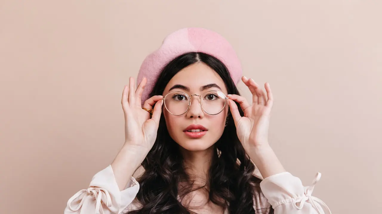 Tips Makeup untuk Pengguna Kacamata agar Tetap Terlihat Hidup dan Menonjol