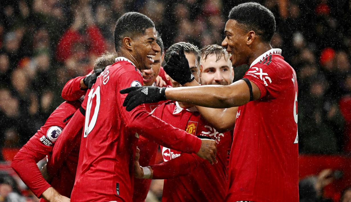 Rashford memang tampil luar biasa pada laga ini. Pemain asal Inggris itu menyumbang satu gol. (AFP/Oli Scarff)