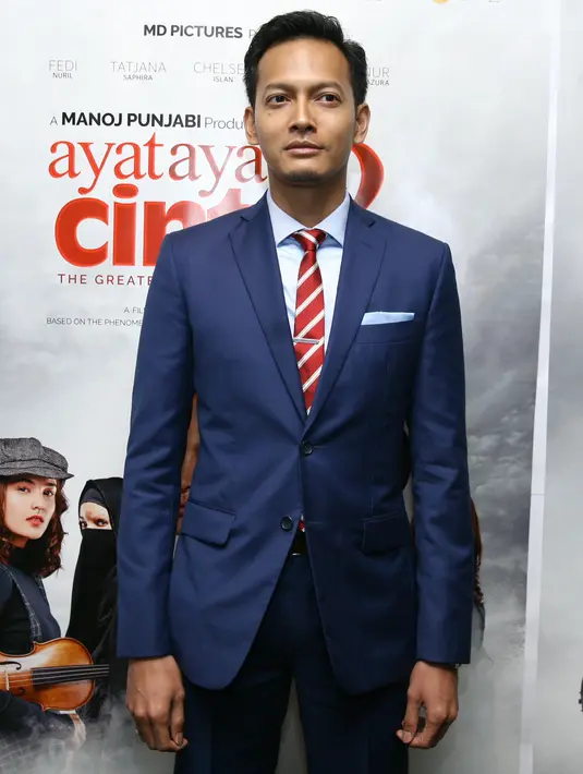 "Kalau di yang kedua (Ayat-Ayat Cinta 2) banyak hal yang terjadi ya. Jadi Fahri sekarang udah jadi profesor," ujarnya. (Nurwahyunan/Bintang.com)