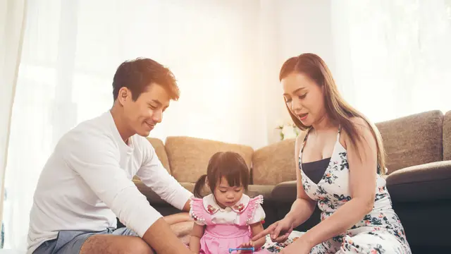 Parenting Style Ala Gen Z vs Milenial, Mana yang Lebih Efektif dalam Mendidik Anak? (photo by freepik.com)