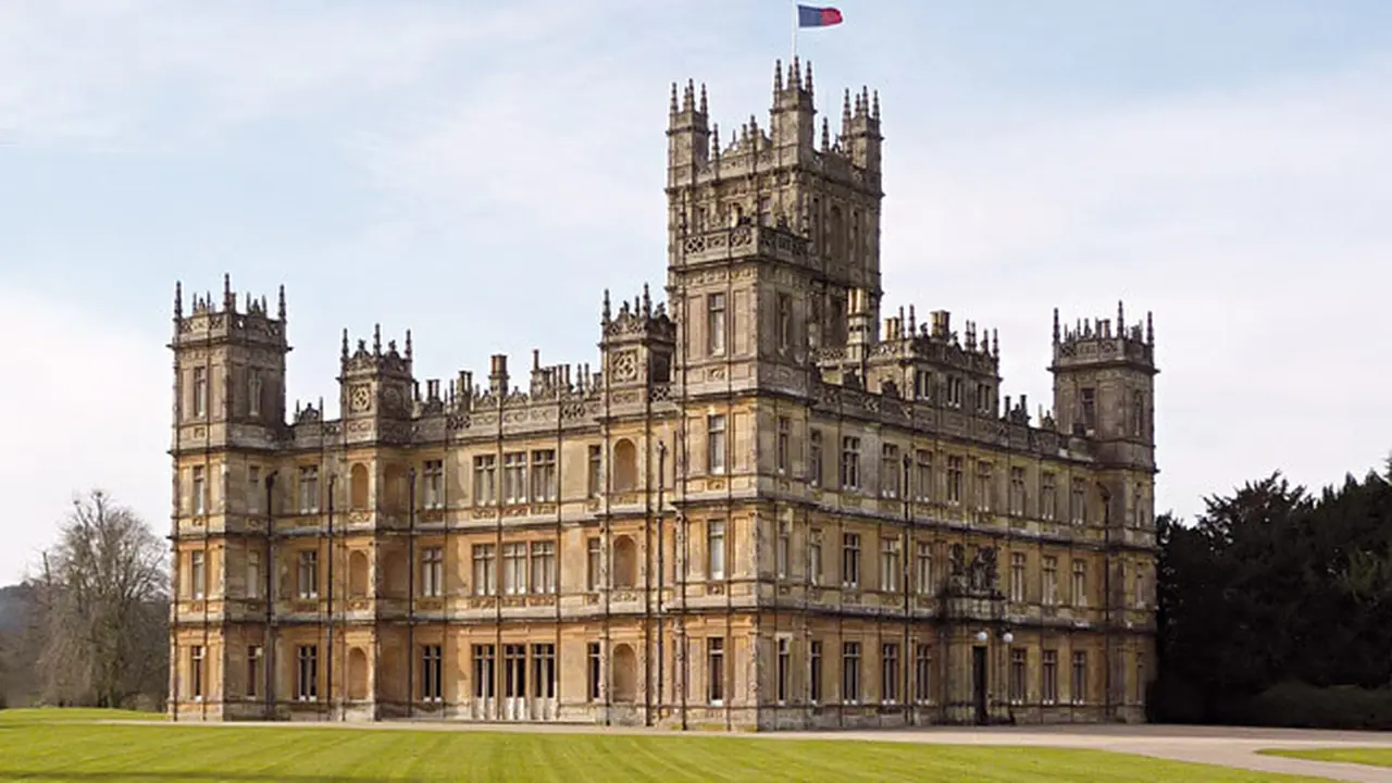 Nostalgia Series Downtown Abbey dengan Jelajahi Kastil Highclere di London