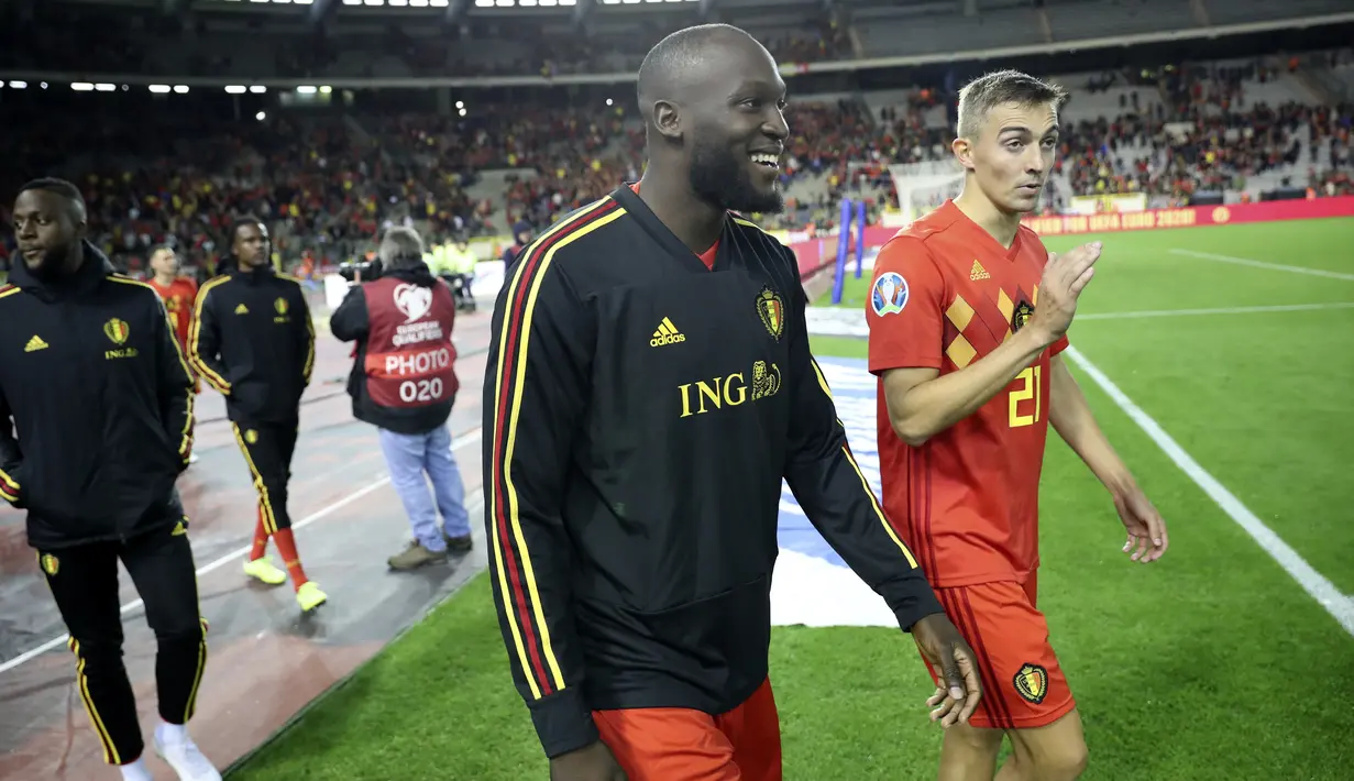 Para pemain Belgia berselebrasi saat merayakan kemenangan setelah pertandingan melawan San Marino pada Grup I Kualifikasi Piala Eropa 2020 di Stade Roi Baudouin, Brussels (10/10/2019). Belgia menang telak 9-0 atas San Marino. (AP Photo/Francisco Seco)