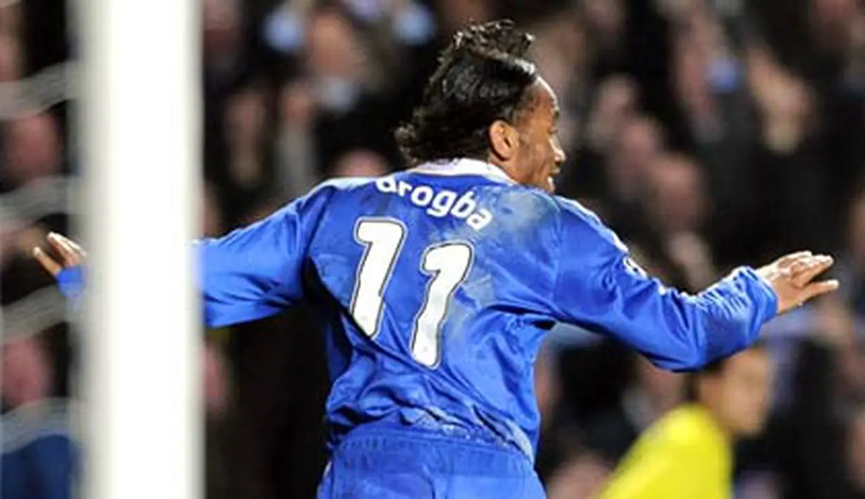 Chelsea's forward Didier Drogba celebrates after scoring against Juventus during their Champions League first knockout round match, at Stamford Bridge stadium in London on February 25, 2009. AFP PHOTO/ALBERTO PIZZOLI