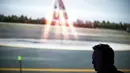 Disela-sela konferensi pers peresmian SpaceX's Dragon V2 di Hawthorne, California, (29/5/2014), Elon Musk (CEO SpaceX) memutar video peluncuran kapsul ruang angkasa tersebut. (REUTERS/Mario Anzuoni) 