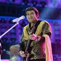 Selain membawakan lagu karya Fazal Dath, pelantun ‘Judi’ ini melanjutkan penampilannya dengan membawakan lagu karya A. Rafiq yang berjudul ‘Pandangan Pertama’. (Deki Prayoga/Bintang.com)