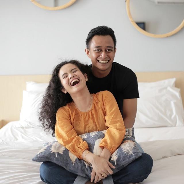 6 Potret Terbaru Meirayni Fauziah FTV dan Suami yang Jarang Tersorot