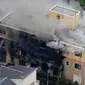 Kebakaran yang disengaja melanda studio animasi Kyoto Animation pada Kamis, 18 Juli 2019 (AP Photo)